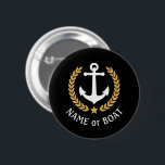 Bóton Redondo 5.08cm Nome do boi Anchor Estilo Dourado Laurel Star Blac<br><div class="desc">Um botão Personalizado com o nome do barco, o nome da família ou outro texto desejado, conforme necessário. Apresentando uma âncora náutica personalizada, folhas de louros de estilo ouro e emblema de estrela em preto ou ajustando facilmente a cor primária para corresponder ao seu tema atual. Faz um excelente em...</div>