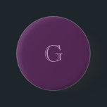 Bóton Redondo 5.08cm Nome Personalizado de Fundo Lilac Roxo Sólido<br><div class="desc">Esta adorável roxa de vinho de burgundy é de uma fotografia que tirei de uma flor lilás florescente. Você pode editar este pino de botão com qualquer texto que desejar para seus próprios fins. Basta apertar o botão Editar. Escolhi a tipografia moderna pastel lilac para uma letra monograma neste lilás...</div>