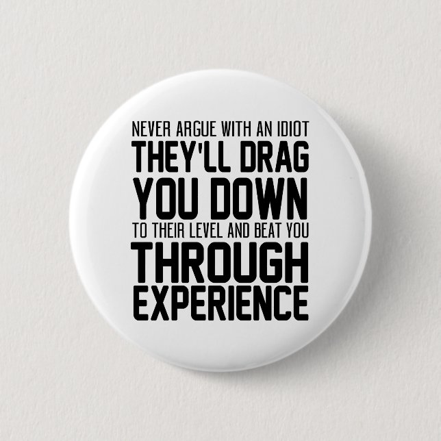 Bóton Redondo 5.08cm Nunca discuta com um idiota Eles vão te arrastar p (Frente)