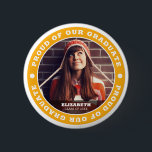 Bóton Redondo 5.08cm Orgulho da nossa Foto de Graduação do Formando 20X<br><div class="desc">Este design simples e clássico é composto por tipografia serif e adiciona uma foto personalizada.</div>