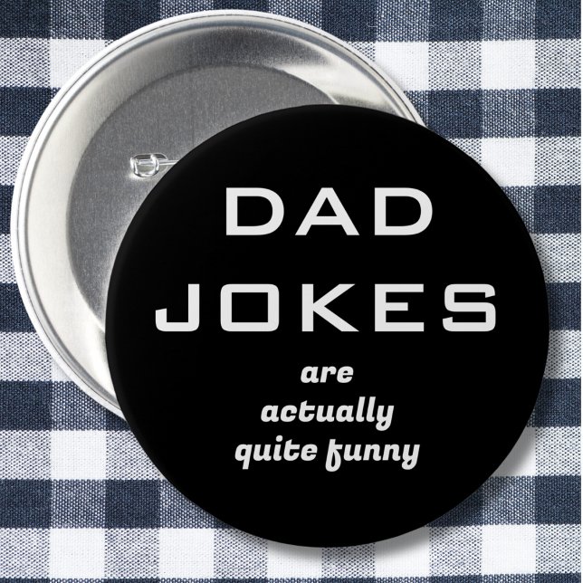 Bóton Redondo 5.08cm Piadas de Pai Humor Preto e Branco (A humorous button badge with caption 'Dad jokes are actually quite funny' in white text on black)
