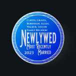 Bóton Redondo 5.08cm Prêmio De Reunião Familiar Recentemente Casado Mas<br><div class="desc">É divertido juntar-se a sua família e reconectar-se, compartilhar histórias e aprender sobre genealogia familiar. Também é divertido ter uma cerimônia de prêmios na reunião da Reunião da Família. Este prêmio de reagrupamento familiar é para os recém-casados ou mais recentemente casal casado. Adicione seu nome de família e ano do...</div>