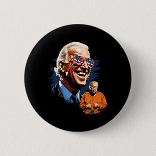 Bóton Redondo 5.08cm Presidente Biden Rindo De Trump Para Jail Tee Anti