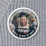 Bóton Redondo 5.08cm Qualquer Parabéns de Foto de Graduação de Texto Mo<br><div class="desc">Diga parabéns e mostre seu orgulho pelo formando com botões/crachás de fotos personalizados legal. (DICA DE IMAGEM: Uma maneira fácil de centralizar uma foto exatamente como você deseja é recortá-la antes de carregá-la no site do Zazzle.) Todo texto é simples de personalizar com nome, ano de aula, escola, citação inspiracional,...</div>