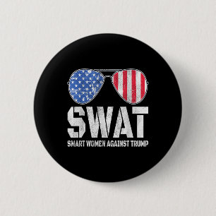 Bóton Redondo 5.08cm Swat Smart Women Contra Trump Engraçado Anti-Trump