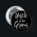 Bóton Redondo 5.08cm Tio do casamento do roteiro do noivo |<br><div class="desc">Faça o tio do acréscimo da sensação do noivo apreciado com este botão conhecido feito sob encomenda especial.

Caracteriza as palavras "tio do noivo" em um roteiro elegante.</div>