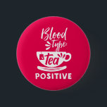 Bóton Redondo 5.08cm Tipo Sanguíneo Tea Positive Funny Tea Lover Puns<br><div class="desc">Tipo Sanguíneo Chá Positivo. Um design de chá engraçado para aqueles que adoram tomar chá gelado ou chá quente de manhã. Legal e doce mercadoria tipográfica para amante do chá. Perfeito para celebrar o Dia Nacional do Chá Forçado. presente de Natal e excelente para família e amigos.</div>