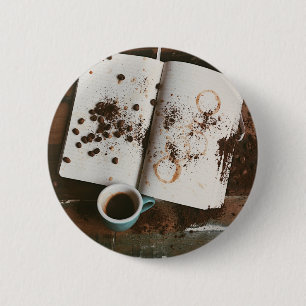 Bóton Redondo 5.08cm Um café quente com livro e feijões