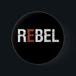 Bóton Redondo 5.08cm Uma Palavra Que Diz Rebel Sassy Sarcástico<br><div class="desc">Rebelde. Citações inspiracionais e motivacionais e dizendo design com mensagem positiva e elevando o slogan da vida. Legal mercadoria de tipografia artística para aqueles que buscam uma palavra que defina sua atitude e boa vibração. Perfeito para aqueles que amam palavras sarcásticas engraçadas, humor espirituoso, atitude sombria e sarcasmo. presente de...</div>
