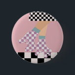 Bóton Redondo 5.08cm Verificações de Arte de Rapariga de Pista Verifica<br><div class="desc">Rapariga de patinador em cheques de saia, e damas lilás em quads, patinando em prato de tabuleiro de xadrez no chão da discoteca. Perfeito abstrato, pernas de rolo, skates de arte para o rolo derby baby, mulher, garota. Design de skate de roletas adoráveis em decoração caseira, canecas, papel de embrulho,...</div>