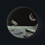 Bóton Redondo 5.08cm Vintage Science Fictions, Rocket ships Moon Planet<br><div class="desc">Imagem de Vintage no espaço sideral e imagem de Ficção Científica futurista planetas. Viagem e design de transporte com foguetes decolando na lua e voando em direção ao planeta Terra no distante céu escuro da noite no futuro.</div>