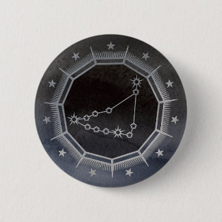 Bóton Redondo 5.08cm Zodíaco Sombrio: Signo de Capricórnio Preto e Prat