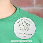 Bóton Redondo 7.62cm Árvore da Família Verde de Reunião Familiar Person<br><div class="desc">Criar botões personalizados para reuniões familiares ou eventos de reunião familiar. O design apresenta um design de árvore da família moderno e minimalista em tons de verde e seu texto personalizado (a amostra mostra NAME FAMILY REUNION e year). Todo o texto pode ser alterado, incluindo o estilo e a cor...</div>