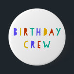 Bóton Redondo 7.62cm Birthday Crew Pin Party Favor Kids Swag Bag<br><div class="desc">Este crachá colorido e alegre é o favor perfeito para uma bolsa de banho numa festa infantil! Usando cores primárias arrojadas e uma fonte de estilo de recorte divertida, ele garantirá que todos no partido sintam parte da Tripulação de Aniversário. Também é muito útil para identificar membros de uma festa...</div>