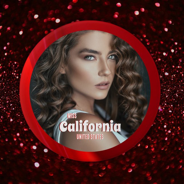 Bóton Redondo 7.62cm Botão do Concurso Ruby Shine (Go red! The ruby shine pageant button features a rich red border to compliment your photo and text)