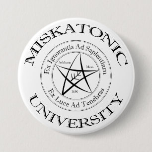 Bóton Redondo 7.62cm Botão Universitário Miskatonic