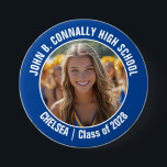 Bóton Redondo 7.62cm Espírito do Segundo grau de Fotografia do Cheerlea<br><div class="desc">Este presente de fotografia de cheerleader personalizado e legal apresenta uma tipografia branca do seu nome de equipe e jogador num botão azul. Personalize com a fotografia do seu aluno e o ano de aula como um orgulhoso pai líder de torcida. Uma mãe e um pai podem vestir estes botões...</div>