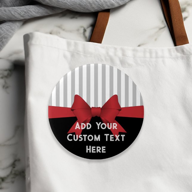 Bóton Redondo 7.62cm Fita Vermelha Moderna Elegante Personalizada e Fai (Criador carregado)