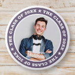Bóton Redondo 7.62cm Graduação A Classe de Foto Personalizada Moderna 2<br><div class="desc">Este design simples e moderno é composto por tipografia de serifa e adiciona uma foto personalizada.</div>
