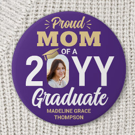 Bóton Redondo 7.62cm Graduate Photo Proud Mom Modern Purple and Gold