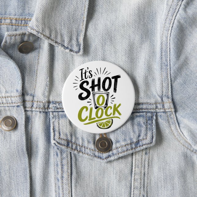 Bóton Redondo 7.62cm It's "Shot O'clock" typography fun shot glass. (In Situ)