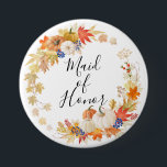 Bóton Redondo 7.62cm Madrinha de casamento das abóboras das folhas de<br><div class="desc">Nosso botão da festa de casamento da madrinha de casamento do outono caracteriza uma folha bonita do outono & as abóboras envolvem-se com um roteiro rotulado mão.
 Visite nossa loja para ver nossas folhas da queda & coleção da abóbora.</div>