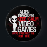 Bóton Redondo 7.62cm Mantenha Calma Alienígena Invasão Engraçado Botão<br><div class="desc">Botão legal de meia-tona verde para geeks e jogadores. invasão de alienígenas? Videos games calmos me prepararam para isso. Botão engraçado para aqueles que amam tocar videos games. Expresse-se com este botão colorido.</div>
