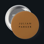 Bóton Redondo 7.62cm Monograma preto-mínimo-marrom<br><div class="desc">Um monograma elegante e eterno toma palco central contra um fundo marrom rico,  capturando elegância minimalista em sua forma mais pura. A justaposição de iniciais pretas no cenário quente cria um design equilibrado e distinto,  ideal para adicionar um toque de refinamento pessoal a qualquer cenário.</div>