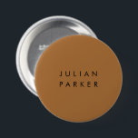 Bóton Redondo 7.62cm Monograma preto-mínimo-marrom<br><div class="desc">Um monograma elegante e eterno toma palco central contra um fundo marrom rico,  capturando elegância minimalista em sua forma mais pura. A justaposição de iniciais pretas no cenário quente cria um design equilibrado e distinto,  ideal para adicionar um toque de refinamento pessoal a qualquer cenário.</div>