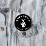 Bóton Redondo 7.62cm Nome Personalizado do Partido Negra do Espetáculo<br><div class="desc">Faça uma declaração ousada com este botão da despedida de solteiro preto do Partido Estag Moderno, com um design preto elegante e um ícone de na moda de um stag em um smoking segurando um cocktail. Perfeito por celebrar o noivo de uma forma elegante e divertida. Personalize com um nome,...</div>