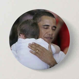 Bóton Redondo 7.62cm Obama-abraçando uma criança