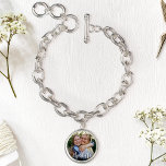 Bracelete Com Pingente Crie a sua própria Bachelorette de Fotografia Brid<br><div class="desc">Celebre suas damas de honra com um toque personalizado criando uma pulseira de solteira moderna e na moda com uma foto apreciada de sua amizade. Esta design minimalista,  aperfeiçoada com elegante caligrafia,  é um presente pensativo de madrinha que surpreenderá e encantará seus melhores amigos.</div>