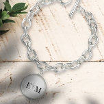 Bracelete Com Pingente Folhagem de Monograma Moderno Chic Elegante de Cas<br><div class="desc">Composto de simples quadros revestidos de hetero com script cursivo clássico e tipografia serif. Esses elementos são simples,  eternos e clássicos. Este foi projetado pelo White Paper Birch Co. exclusivo para Zazzle. Disponível aqui: http://www.zazzle.com/store/whitepaperbirch</div>