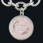 Bracelete Com Pingente Tenha Coragem E Seja gentil<br><div class="desc">Uma bela pulseira de charme inspirada pela Cinderela.</div>