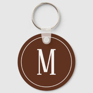 Branco do monograma no chaveiro de Brown