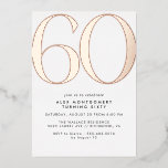 Branco e Rosa Dourado | Simple Glam 60th Birthday<br><div class="desc">Convites de 60 anos estilo moderno com um grande título "60" em folha metálica real. Os detalhes do evento são escritos abaixo em caracteres pretos mate. Rosa ouro sotaque em fundo branco.</div>