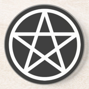 Branco na porta copos preta da bebida do Pentacle