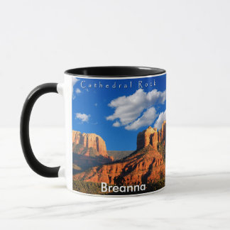 Breanna na rocha da catedral e na caneca do