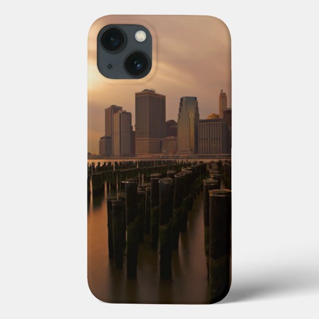 Brilho de sol durante os céus tempestuosos sobre o (Verso)