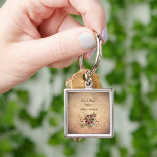 Brinde de casamento com chaveiro com nome e data F