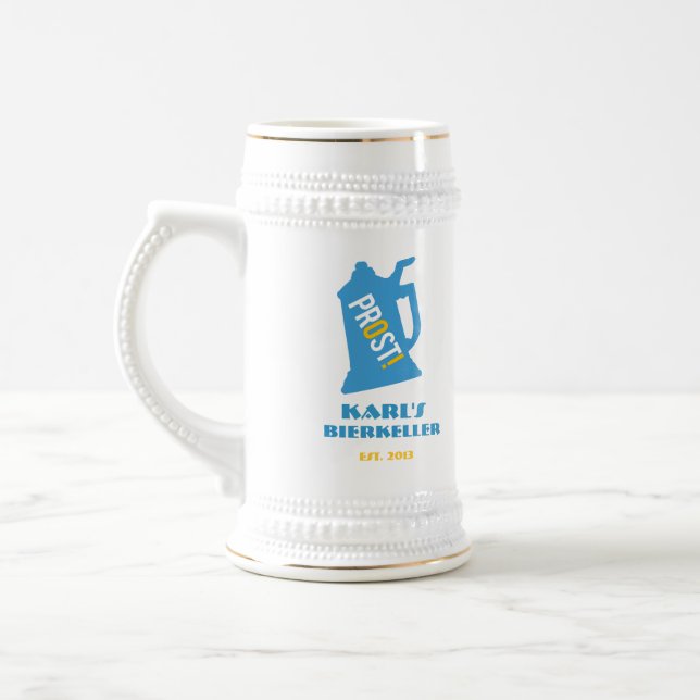 Brinde um evento grande com as canecas de cerveja (Esquerda)