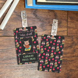 Brown Owl em um Crachá do Salão da Biblioteca de L