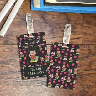 Brown Owl em um Crachá do Salão da Biblioteca de L