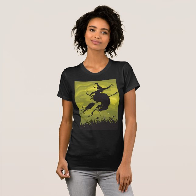 Bruxa em um t-shirt das mulheres do Broomstick (Frente Completa)
