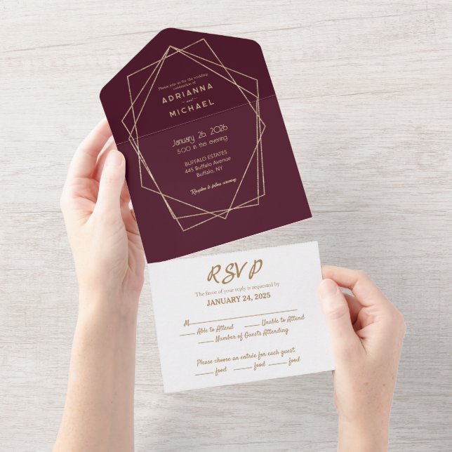 Burgundy e Dourado tudo em um convite de casamento (Aba destacável)