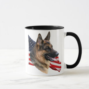 Cabeça de cão do german shepherd com caneca da
