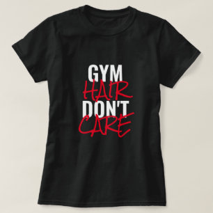 Cabelo de ginástica não se importa com camiseta fe