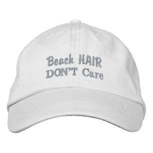 Cabelo de praia não se importa com boné de beise