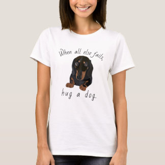 Cachorro Camiseta das Mulheres Abrindo um Cachorro