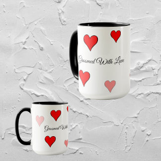 Cachorro crescido com caneca de amor